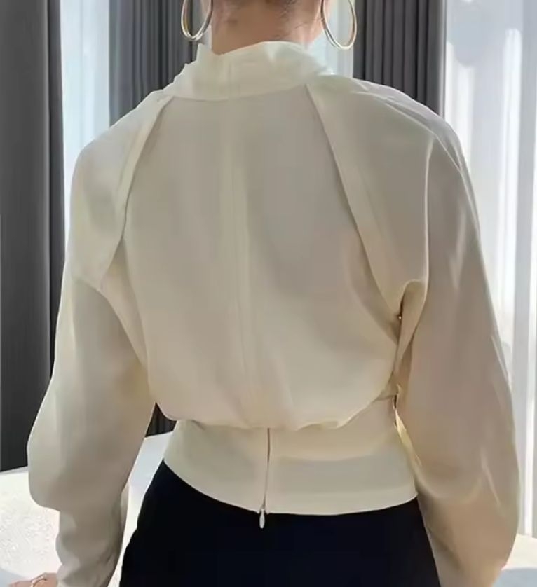Bluse Damen mit Puffärmeln und V-Ausschnitt – elegante Schnittform