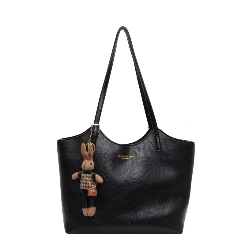 Damen Elegantes  Schultertasche groß mit Anhänger