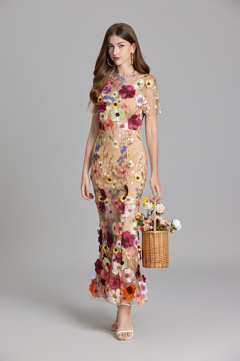 Damen-Maxikleid mit Blumenapplikationen