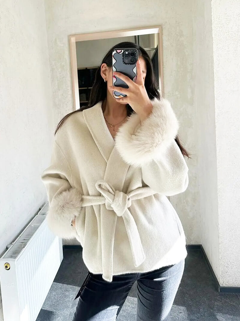 Valeria – Kurze, elegante Damenjacke mit Bindegürtel