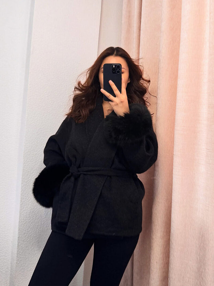 Valeria – Kurze, elegante Damenjacke mit Bindegürtel