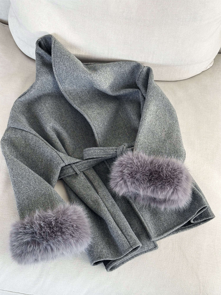 Valeria – Kurze, elegante Damenjacke mit Bindegürtel