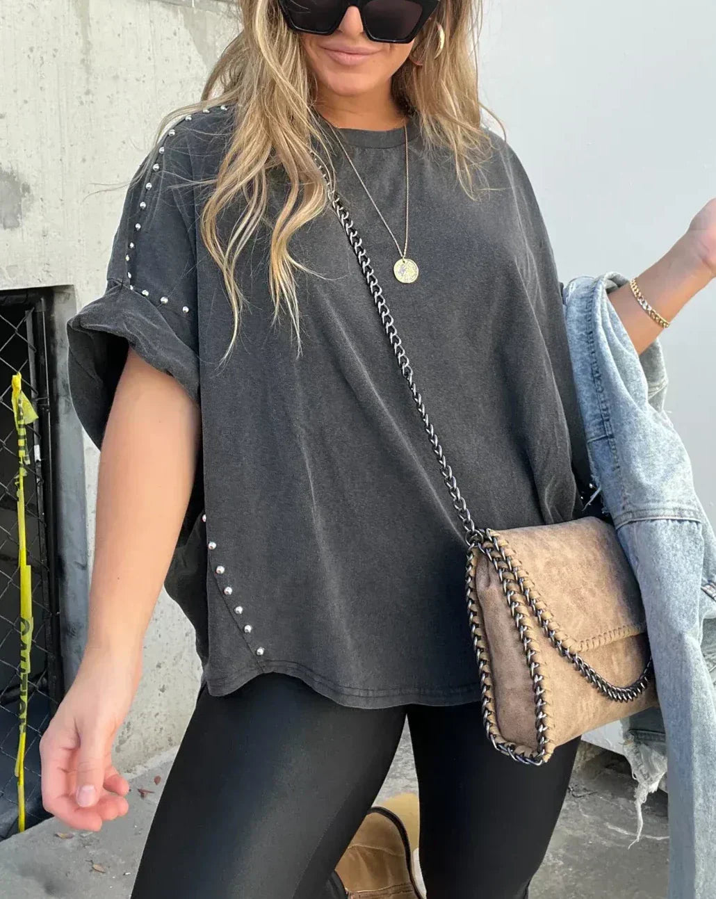 T-Shirt in Übergröße mit Nieten