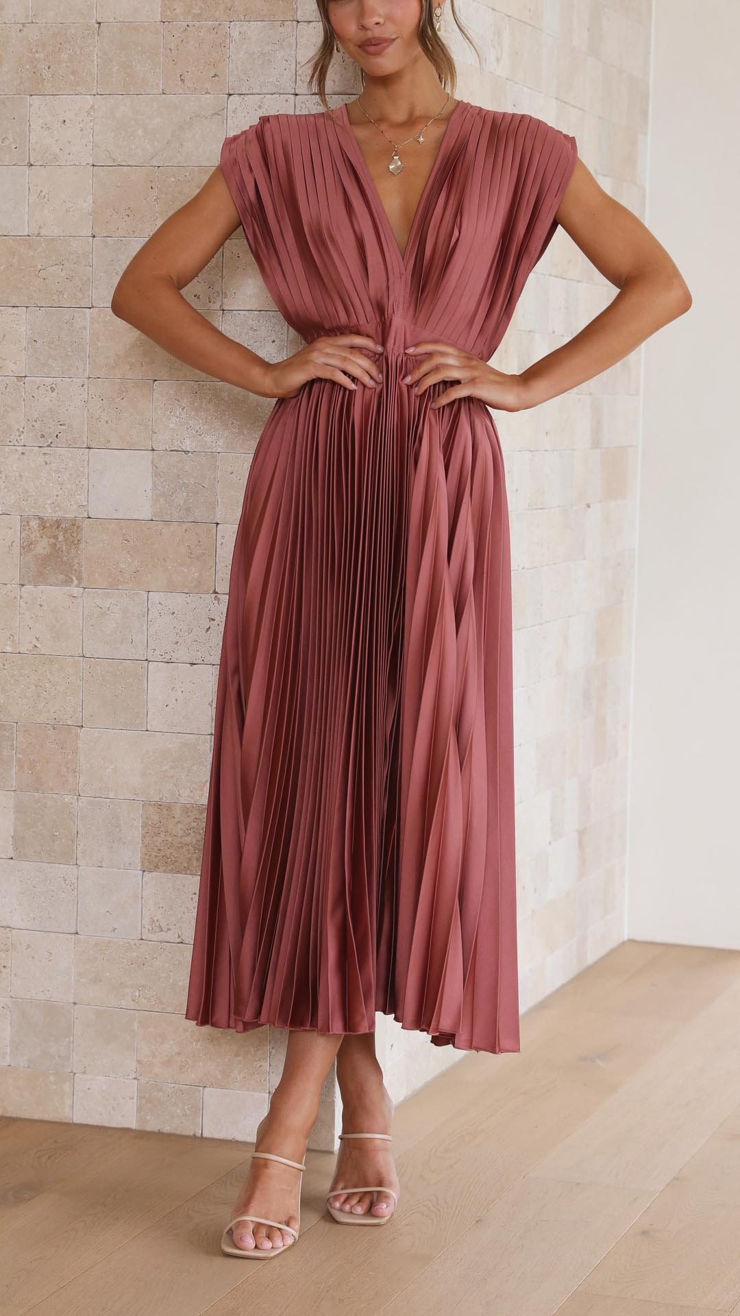 Ella – Elegant Pleated Maxi Dress for Women - Image 1