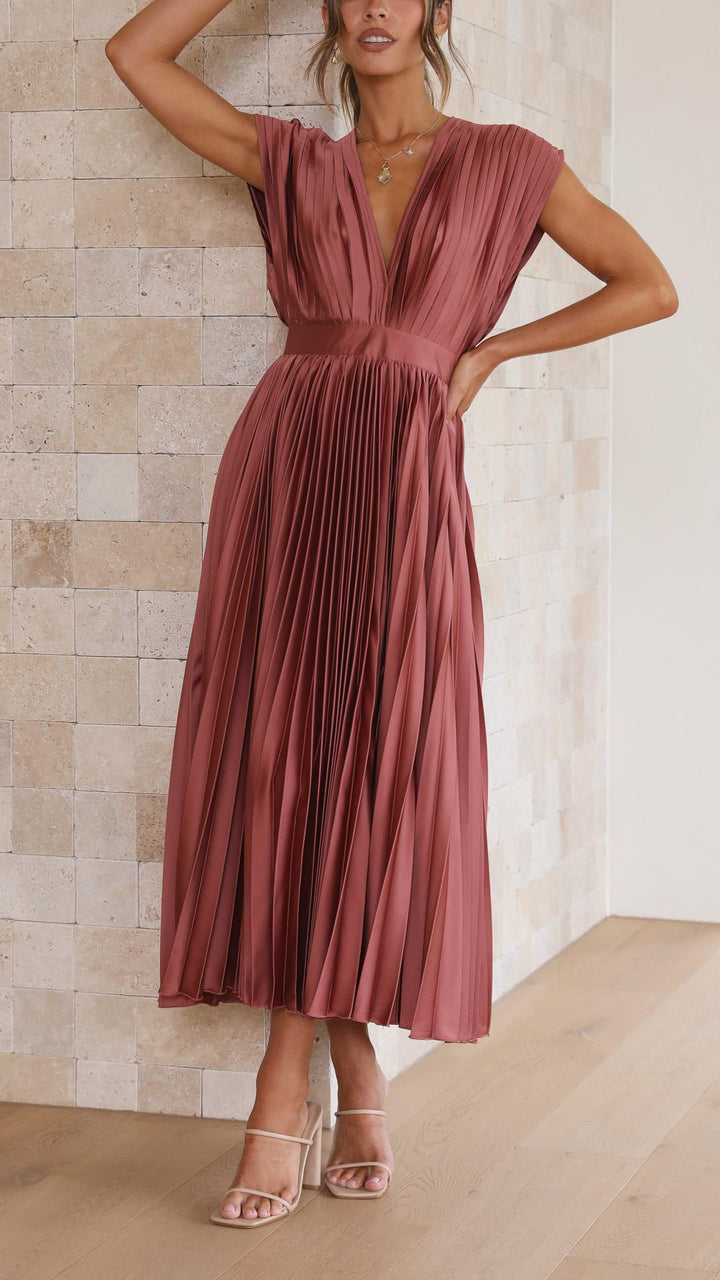 Ella – Elegant Pleated Maxi Dress for Women - Image 2