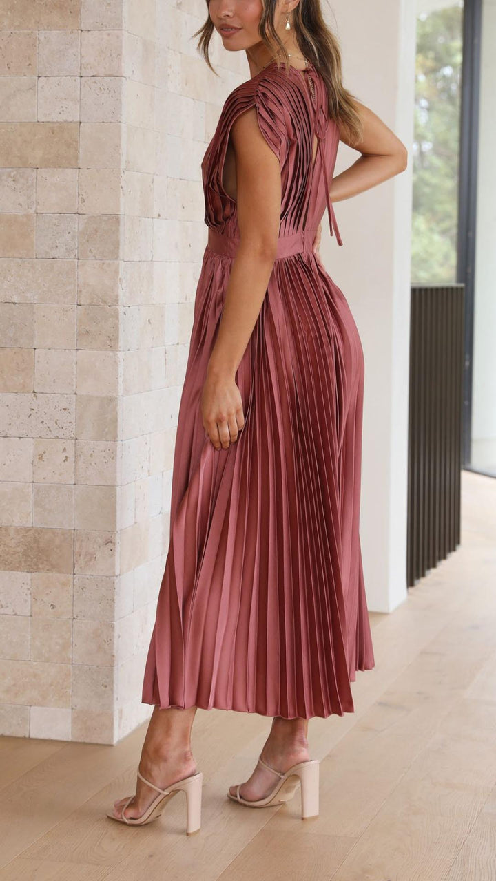 Ella – Elegant Pleated Maxi Dress for Women - Image 4