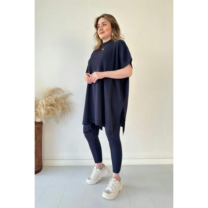 Trendiges Set aus Hose und Pullover