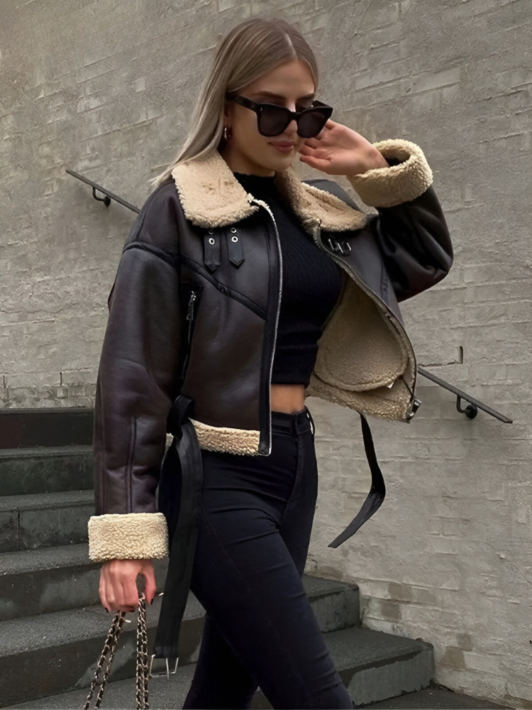 Veronica - Kurz geschnittene Jacke mit Teddyfutter