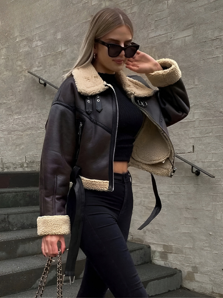 Veronica - Kurz geschnittene Jacke mit Teddyfutter