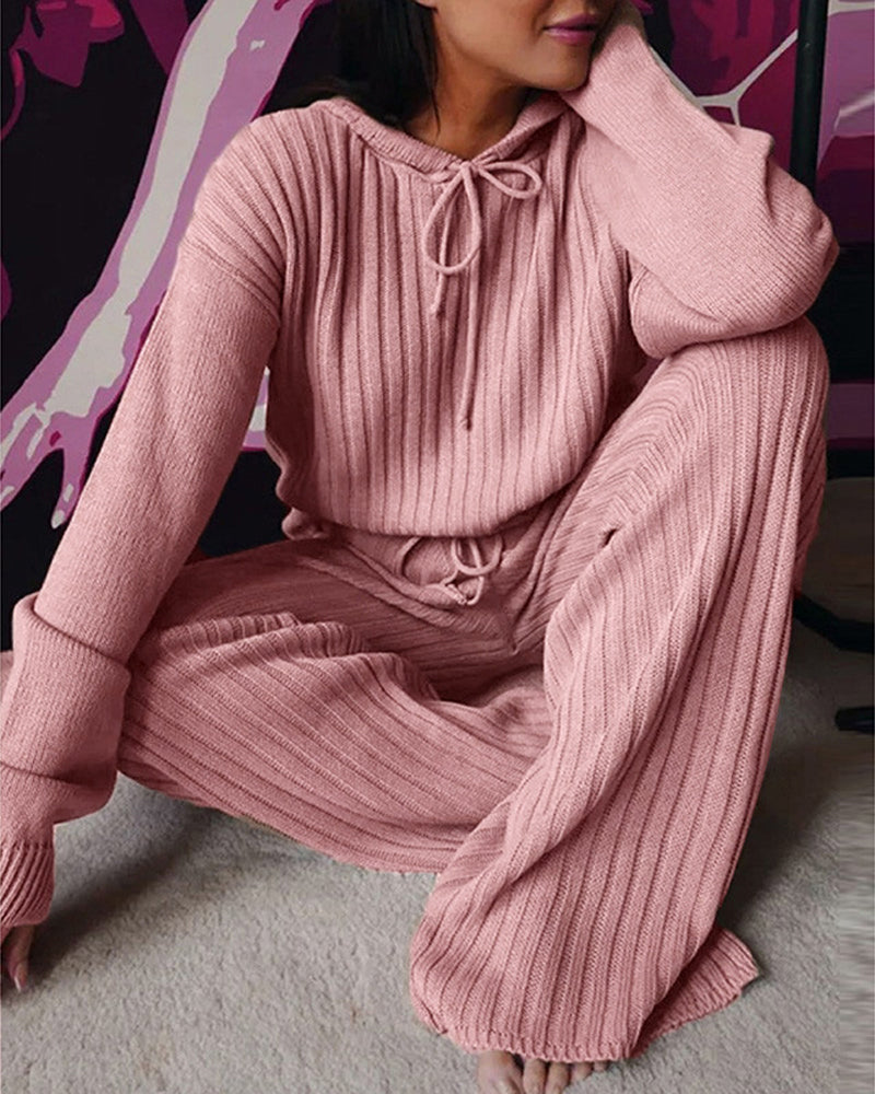 Warmer stylischer Pyjama-Anzug mit Kapuze