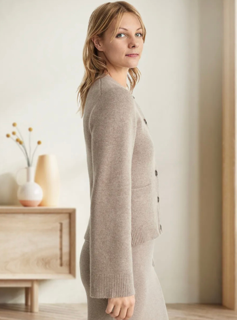 Weiche Damen Strickjacke mit Knöpfen