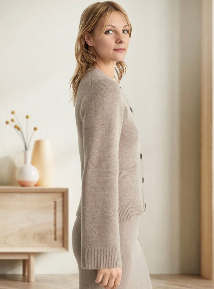 Weiche Damen Strickjacke mit Knöpfen