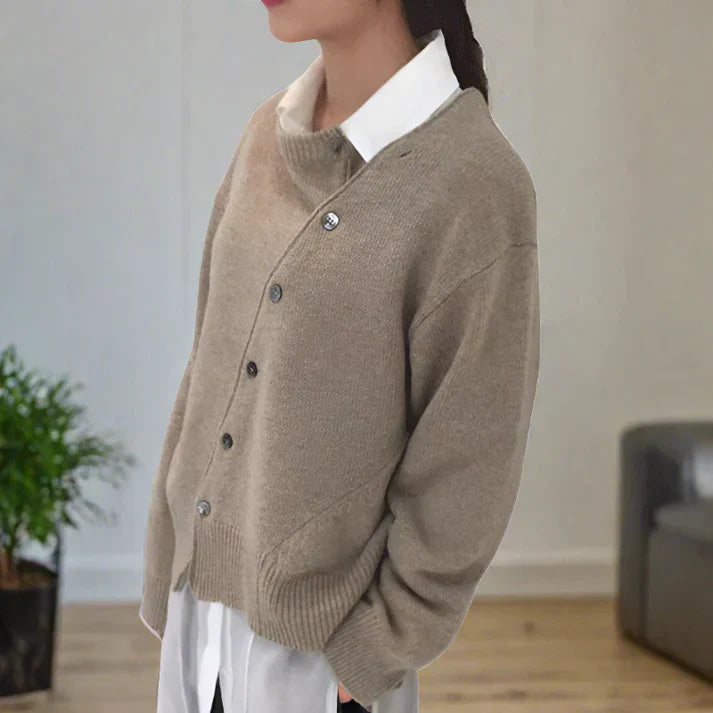 Weiche Strickjacke mit Diagonaler Knopfleiste