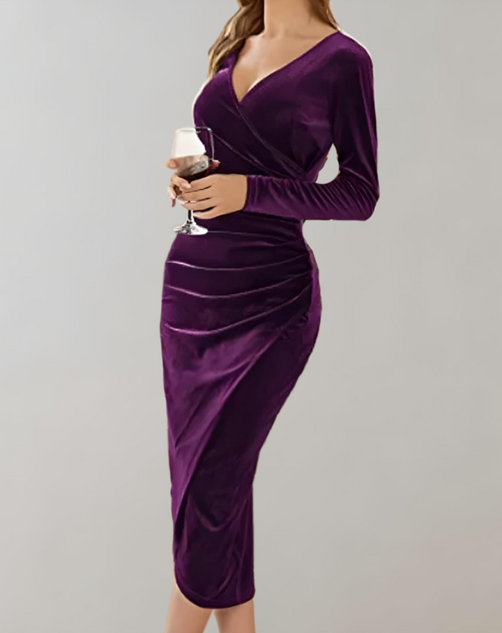 Wickelkleid aus Samt mit langen Ärmeln und Rüschen für eine Cocktailparty mit V-Ausschnitt