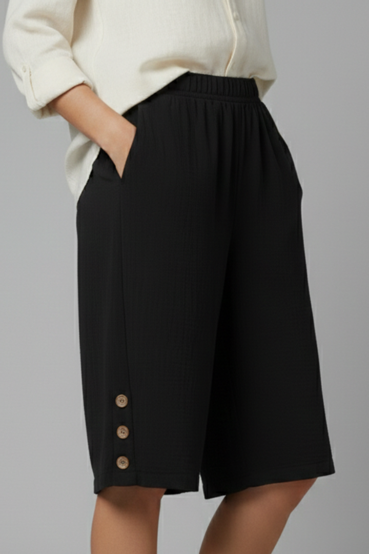 Felicia | Damen-Shorts mit elastischem Bund, weitem Bein und Knöpfen
