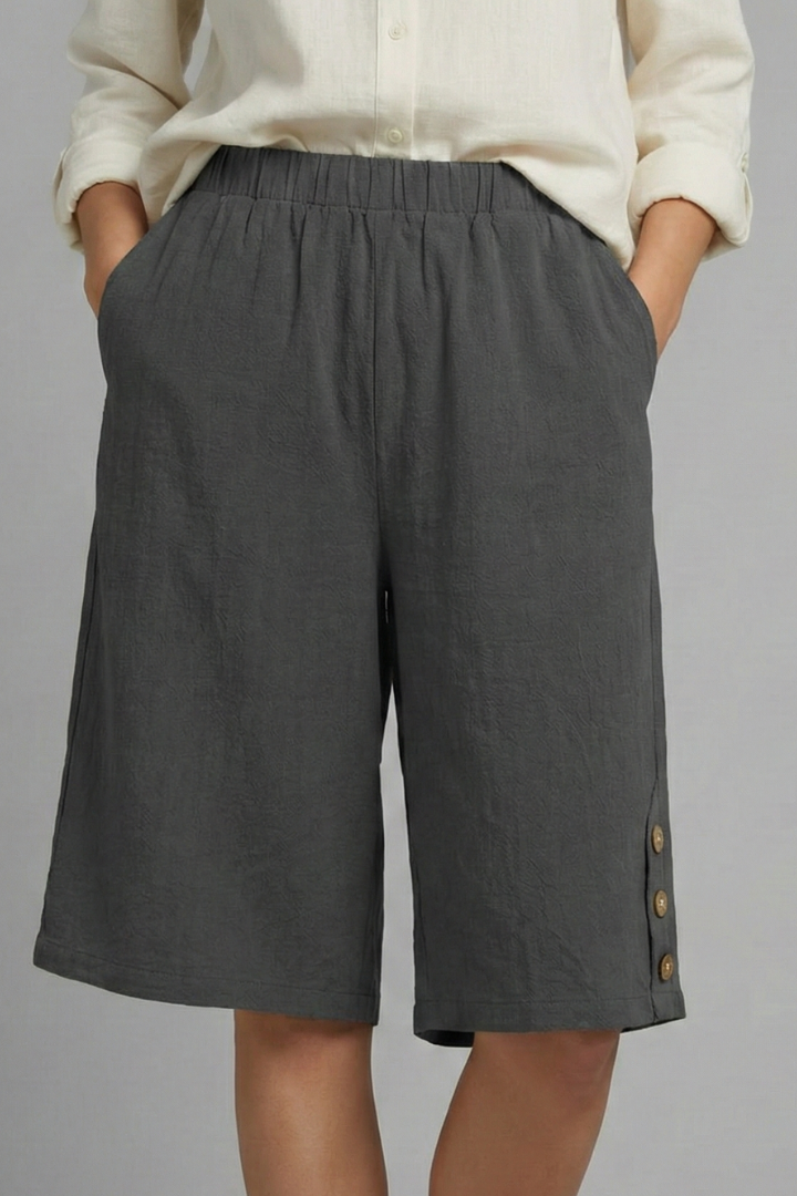 Felicia | Damen-Shorts mit elastischem Bund, weitem Bein und Knöpfen
