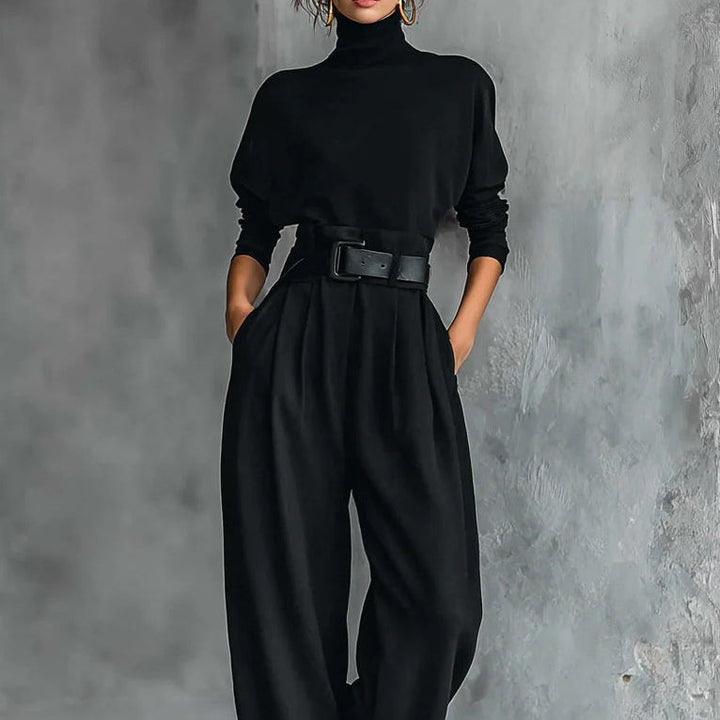 Damen-Zweiteiler: Rollkragenpullover, Hose, Gürtel