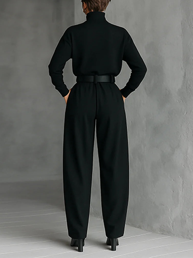 Damen-Zweiteiler: Rollkragenpullover, Hose, Gürtel