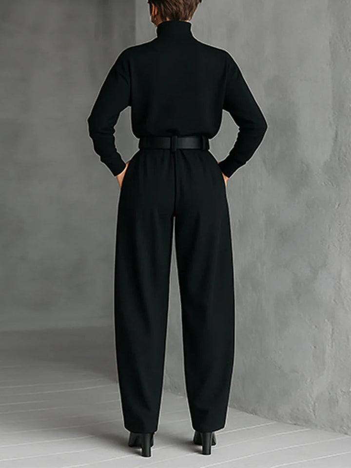 Damen-Zweiteiler: Rollkragenpullover, Hose, Gürtel