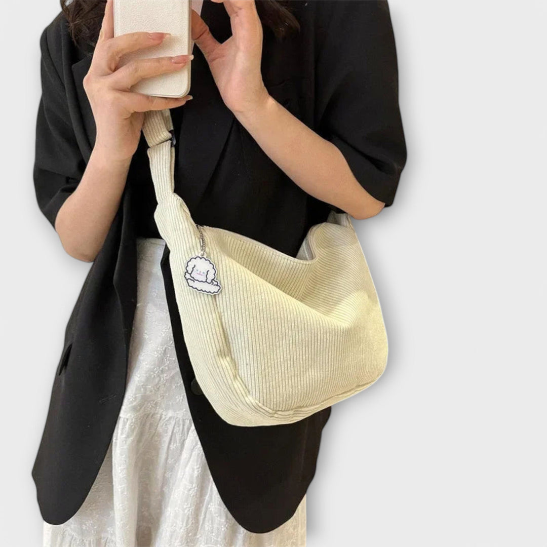 Magdalena | Damen Schultertasche mit eleganter Form