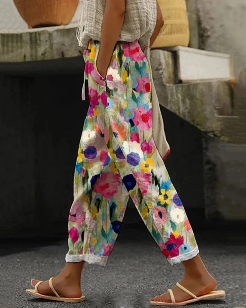 Selma – Breite Blumenhose mit stilisiertem Druck