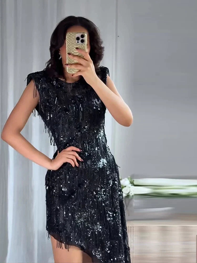 Damen Ärmelloses Midi-Kleid mit Pailletten und Fransen mit asymmetrischem Saum