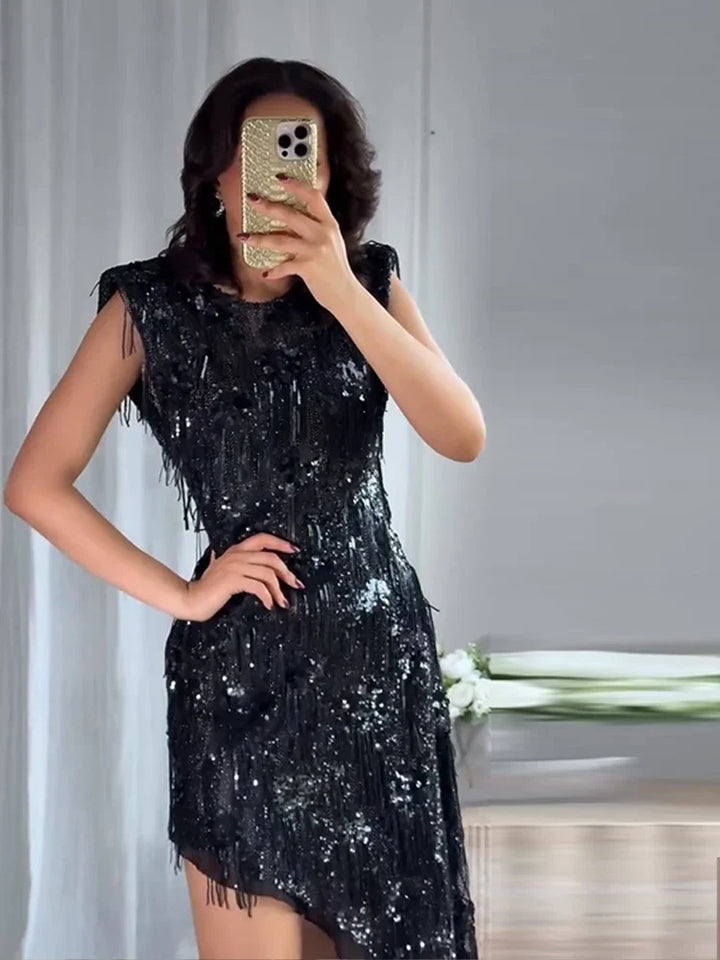 Damen Ärmelloses Midi-Kleid mit Pailletten und Fransen mit asymmetrischem Saum