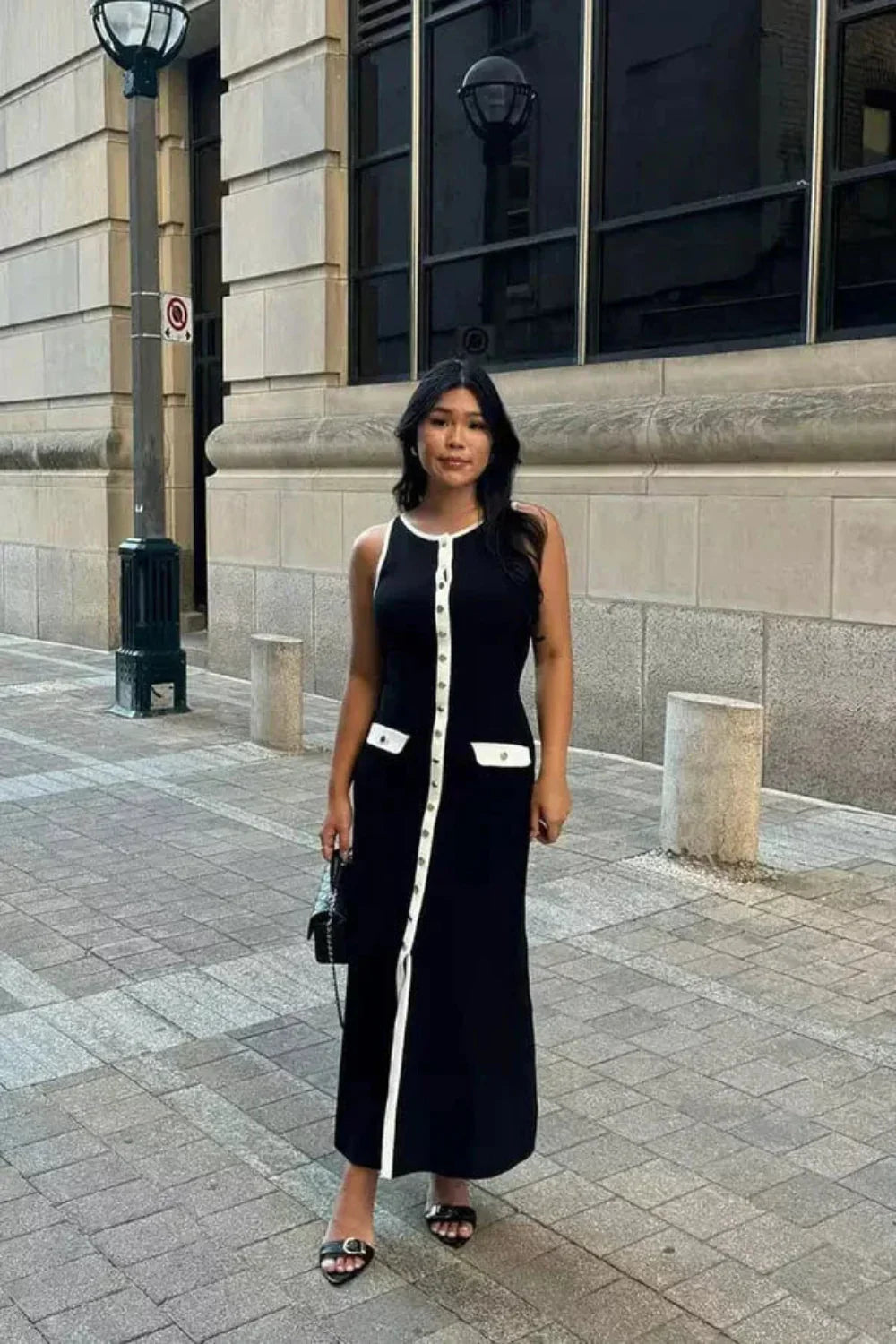 Damen Ärmelloses Midikleid mit Rundhals Knopfleiste Taschenklappen und Kontrastbesatz