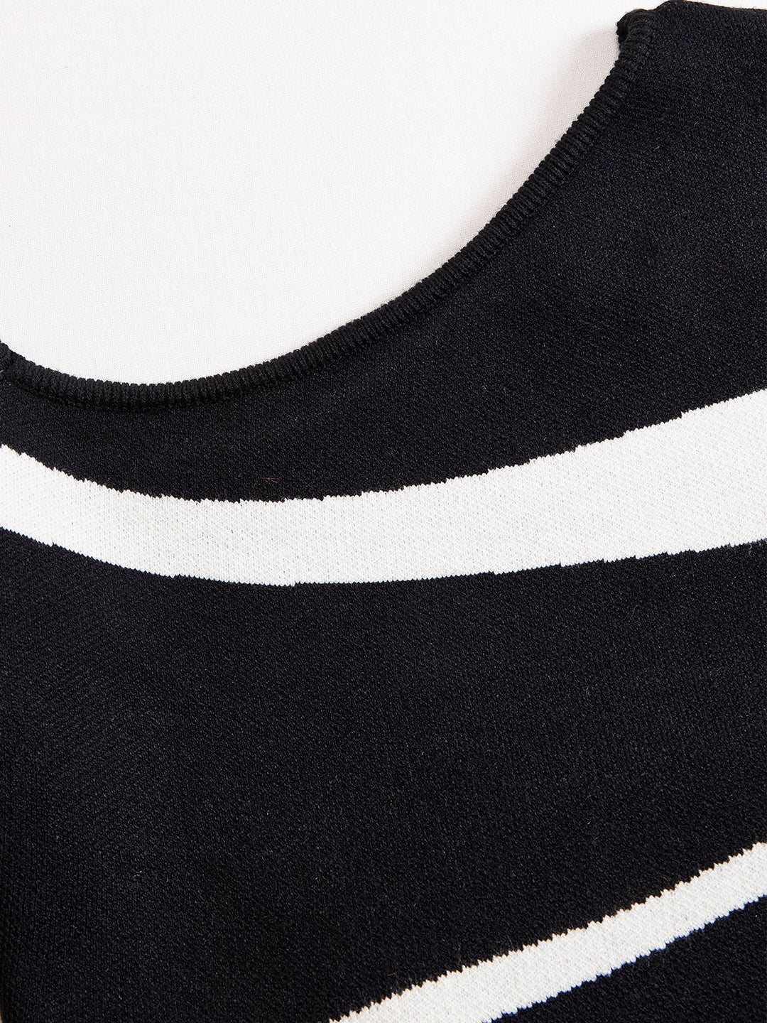 Damen Ein-Schulter Strickkleid in Midilänge mit Formgebenden Einsätzen-Midi Dress-Alpenkind