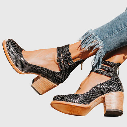 Damen Geschlossene Ankle-Boots mit Seitlichen Ausschnitten, Drei Schnallenriemen und Blockabsatz-Women Footwear-Alpenkind