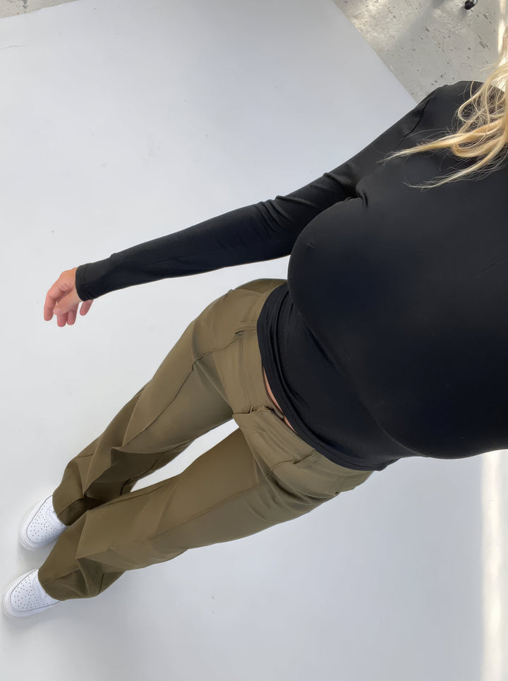 Damen Hose mit hohem Bund weiten Beinen und sichtbaren Frontnähten