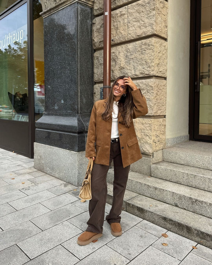 Damen-Jacke mit Reverskragen und Knopfverschluss vorne