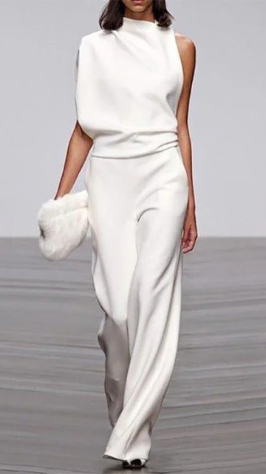 Damen Jumpsuit elegant geschnitten – Geeignet auch für eine Hochzeit