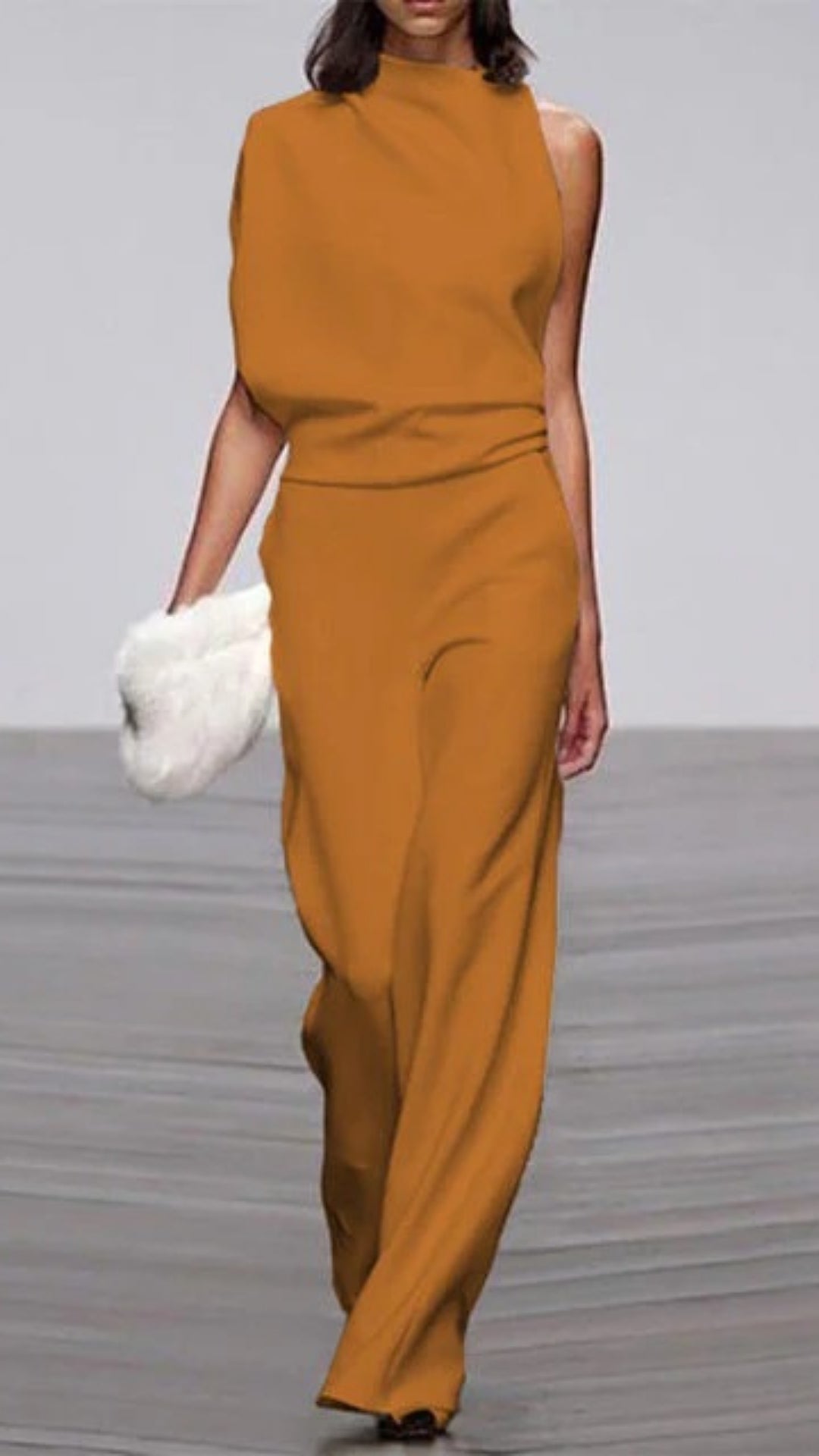 Damen Jumpsuit elegant geschnitten – Geeignet auch für eine Hochzeit