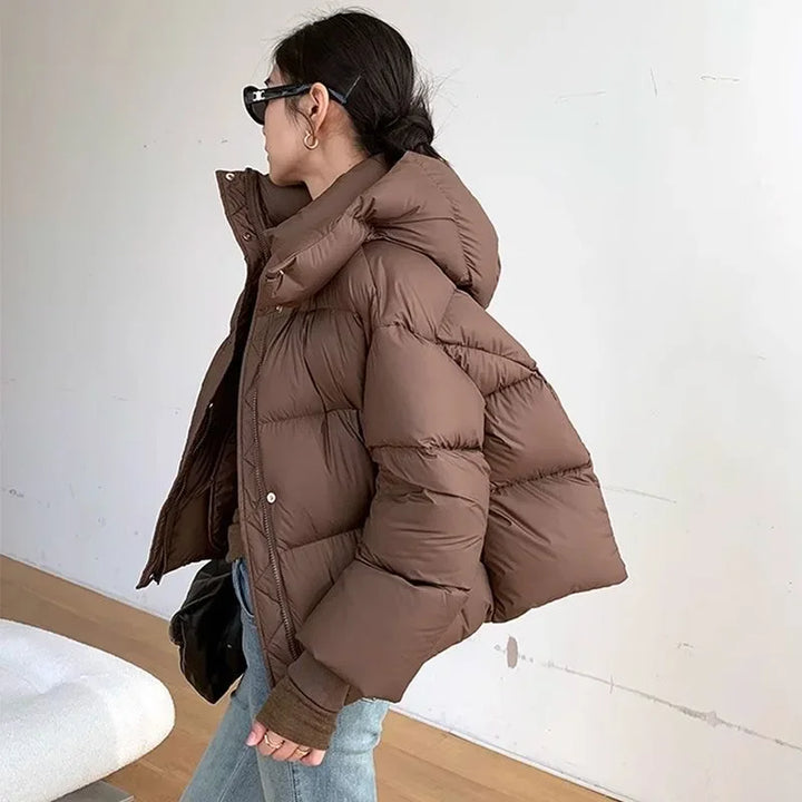 Damen Kurze Steppjacke mit Hohem Stehkragen Frontreißverschluss und Gesteppten Bahnen