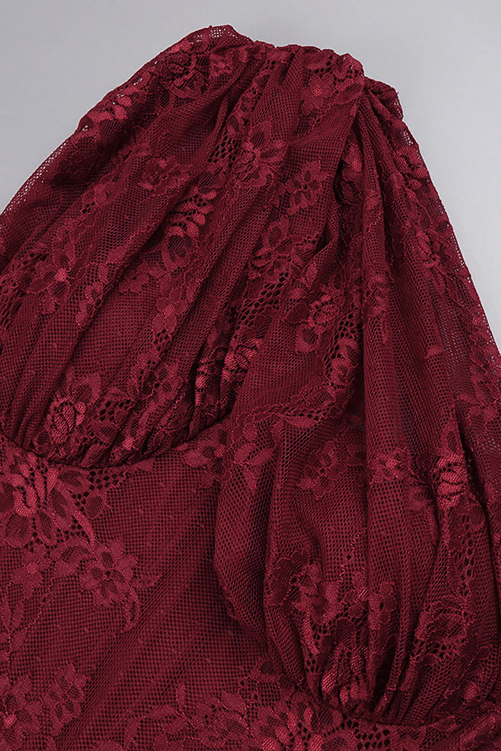 Damen Maxikleid mit einer Schulter und Spitzenmuster und gerafftem Rock
