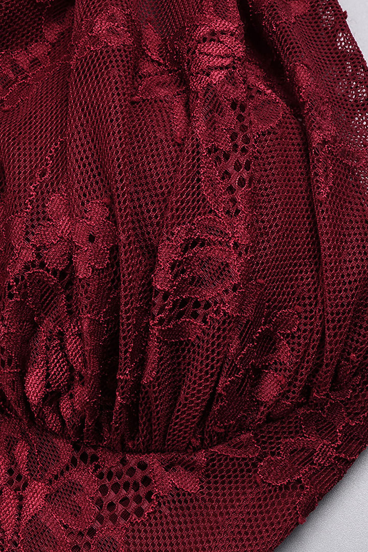 Damen Maxikleid mit einer Schulter und Spitzenmuster und gerafftem Rock