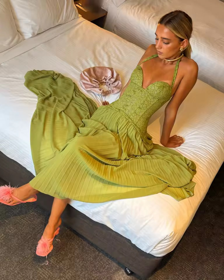 Damen Maxikleid mit Herzausschnitt und plissiertem Rockteil