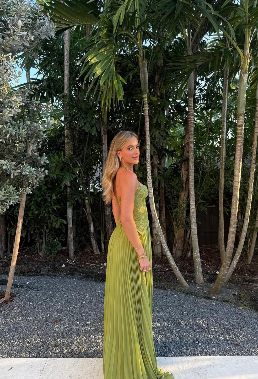 Damen Maxikleid mit Herzausschnitt und plissiertem Rockteil