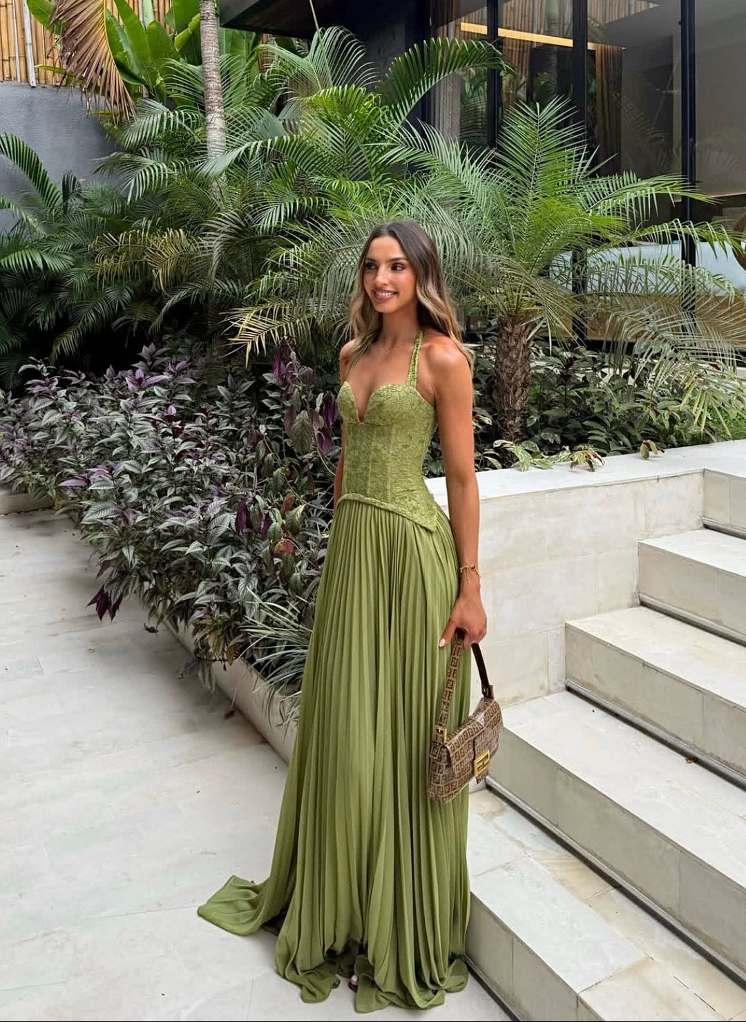 Damen Maxikleid mit Herzausschnitt und plissiertem Rockteil
