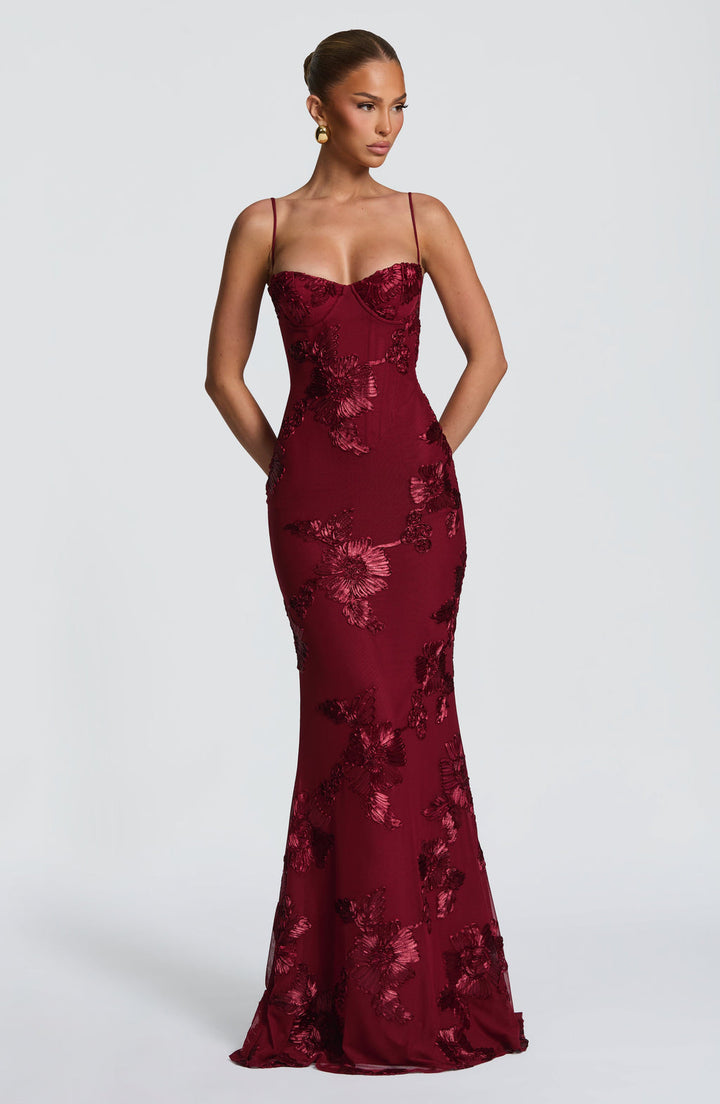Damen Maxikleid mit Herzausschnitt und Spaghettiträgern mit Schnürung am Rücken und Blumenapplikationen
