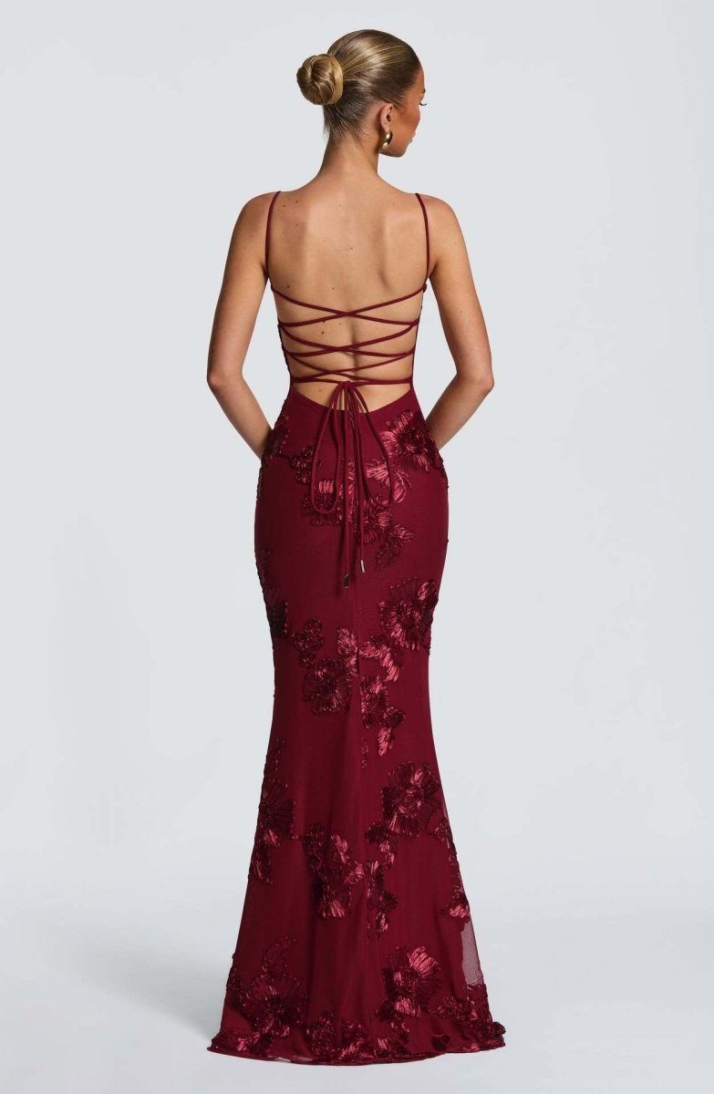 Damen Maxikleid mit Herzausschnitt und Spaghettiträgern mit Schnürung am Rücken und Blumenapplikationen