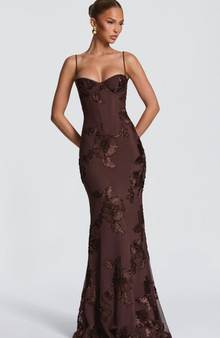 Damen Maxikleid mit Herzausschnitt und Spaghettiträgern mit Schnürung am Rücken und Blumenapplikationen