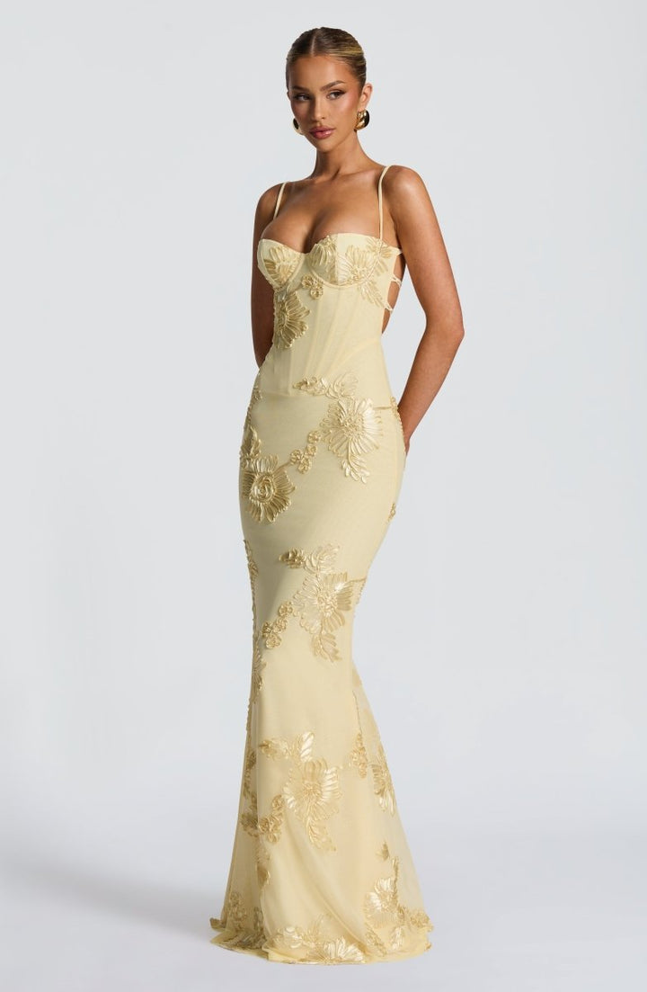 Damen Maxikleid mit Herzausschnitt und Spaghettiträgern mit Schnürung am Rücken und Blumenapplikationen