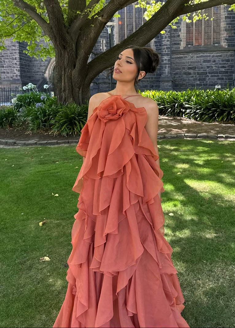Damen Maxikleid mit Nackenträgern Blütenapplikation und mehrlagigen Volants