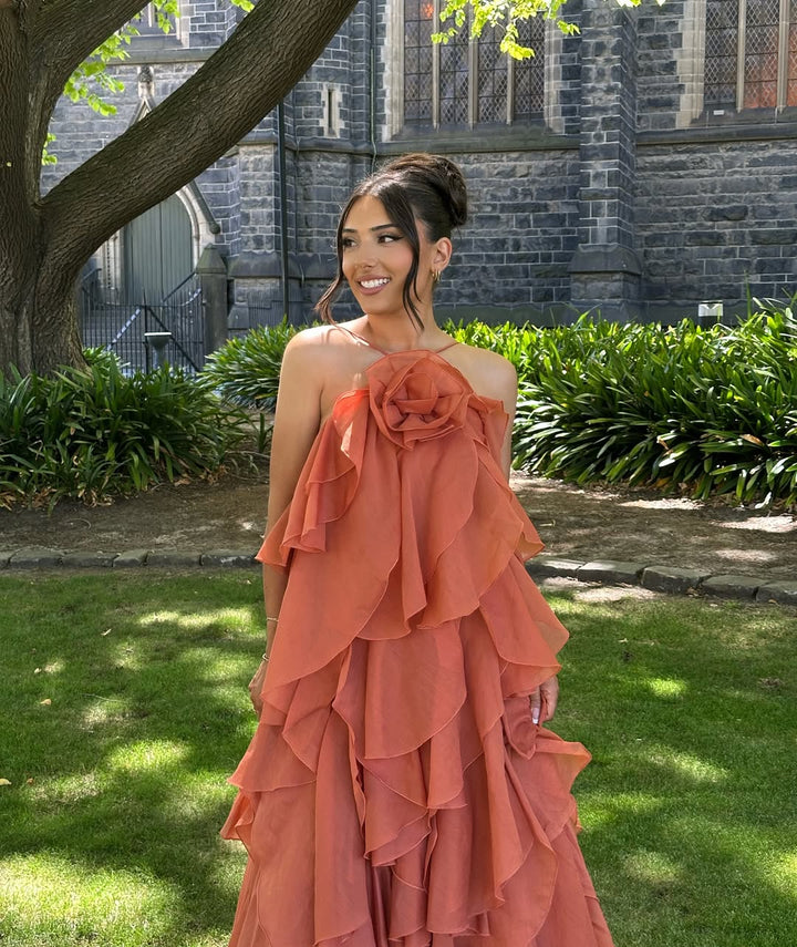 Damen Maxikleid mit Nackenträgern Blütenapplikation und mehrlagigen Volants