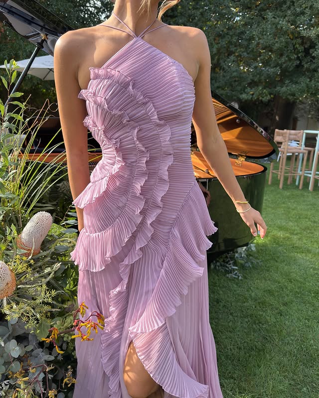 Damen Maxikleid mit Neckholder, Faltenstruktur und Rüschendetails-Maxi Dress-Alpenkind