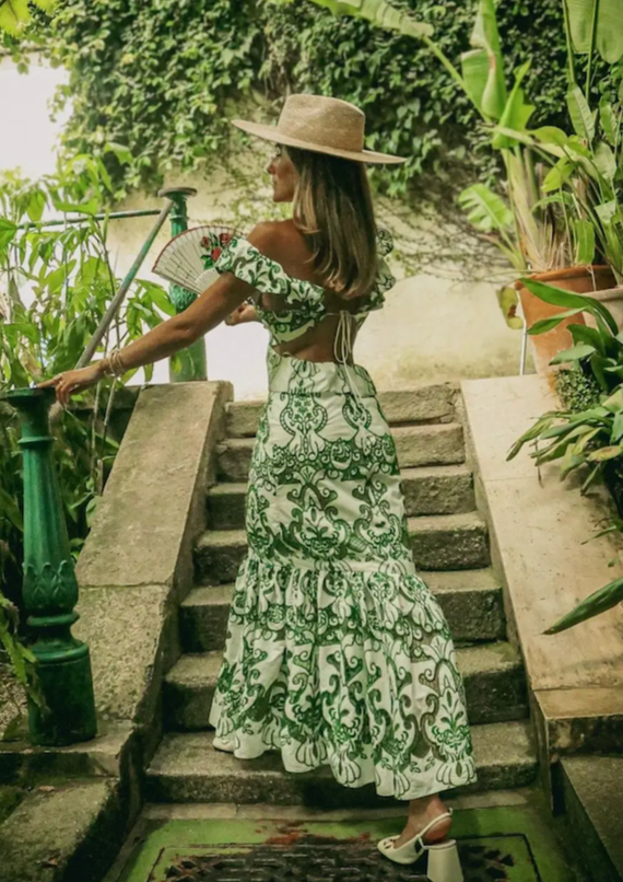 Damen Maxikleid mit Ornamentmuster V-Ausschnitt Rüschenträgern und offenem Rücken