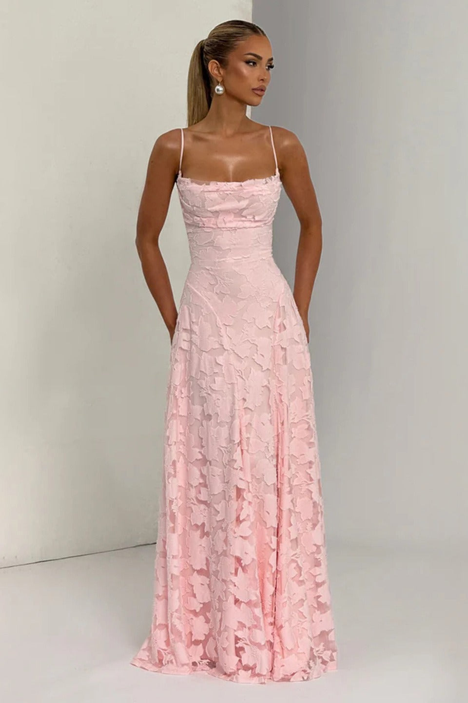 Damen Maxikleid mit Spaghettiträgern Drapiertem Ausschnitt Schnürung am Rücken und Floralen Applikationen