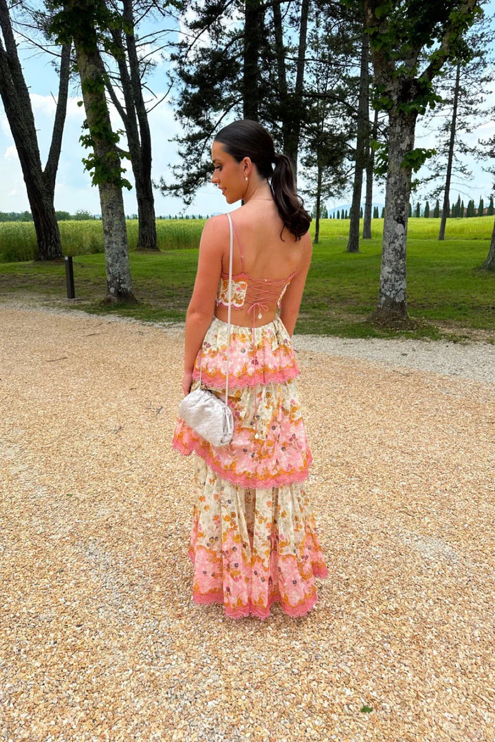 Damen Maxikleid mit Spaghettiträgern Schnürung am Rücken und Stufenrock im Blumenmuster